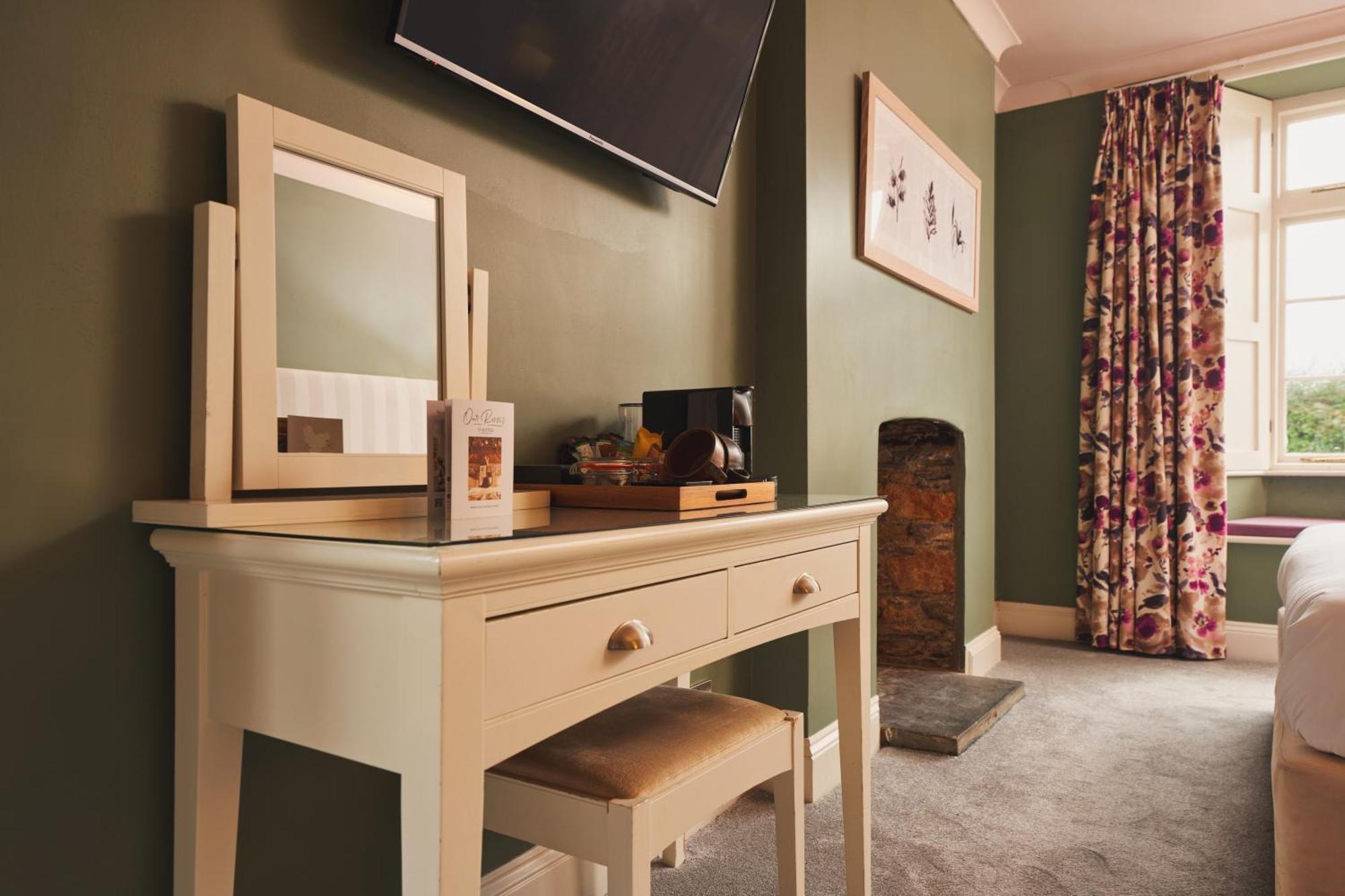 ホテル Rose And Crown Yealmpton エクステリア 写真