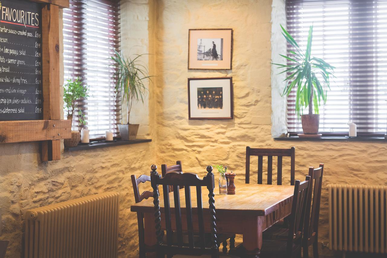 ホテル Rose And Crown Yealmpton エクステリア 写真